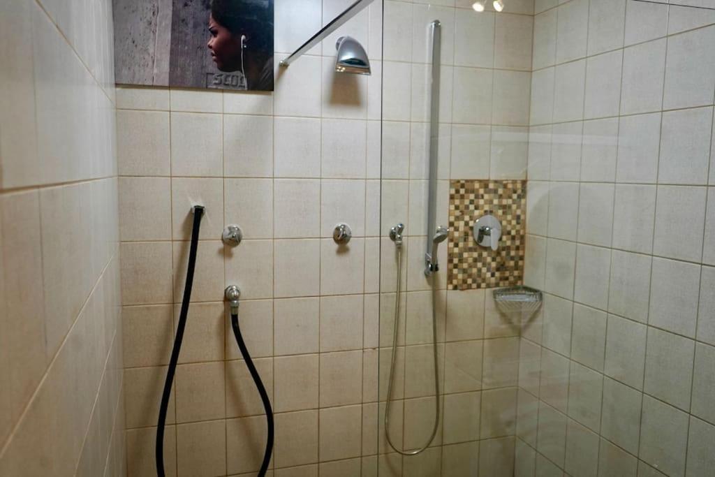 Helle Kellerwohnung Im Gruenen Mit Sauna Koln Bagian luar foto